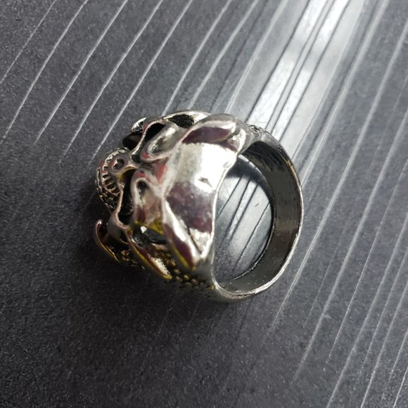 1/$10, 2/$15 -  Men's size 10 Silver-tone Skull Ring Fashion Jewelry - Picture 2 of 5